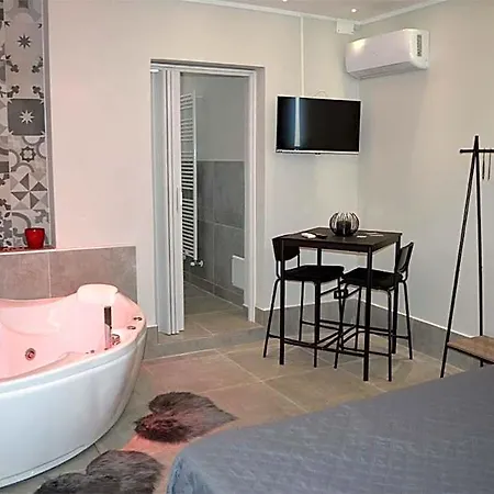 فندق مبيت وإفطار In Terrazza Aquino